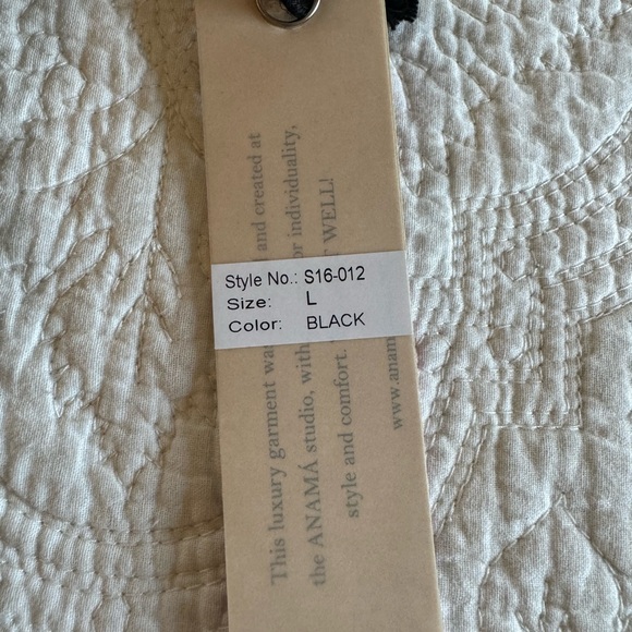 NWT Anama black and gray key hole short sleeve top size large - Picture 7 of 7